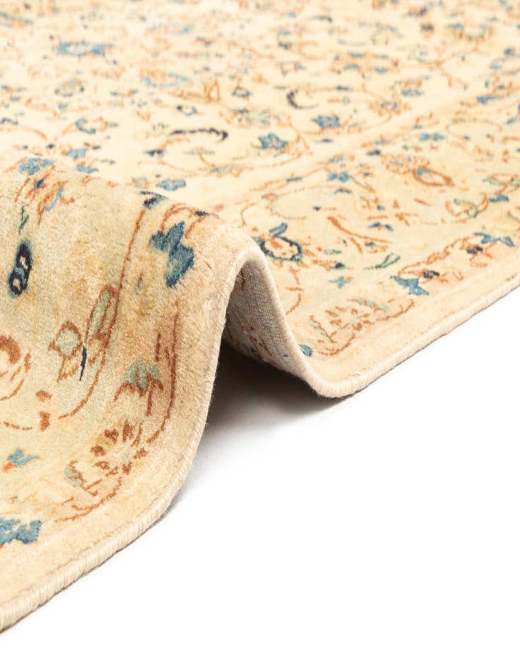 Detail image of 6' 4 x 9' 11 Kashan Rug