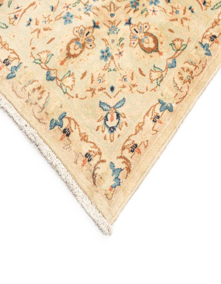 Detail image of 6' 4 x 9' 11 Kashan Rug