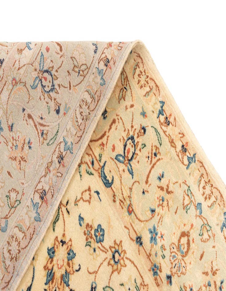 Detail image of 6' 4 x 9' 11 Kashan Rug