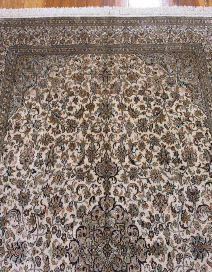 Detail image of 5' 3 x 7' 3 Hand Knotted Kashmir Oriental Rug