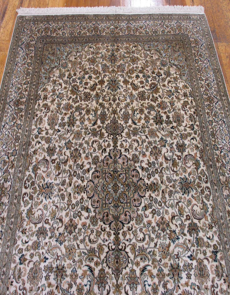 Detail image of 5' 3 x 7' 3 Hand Knotted Kashmir Oriental Rug