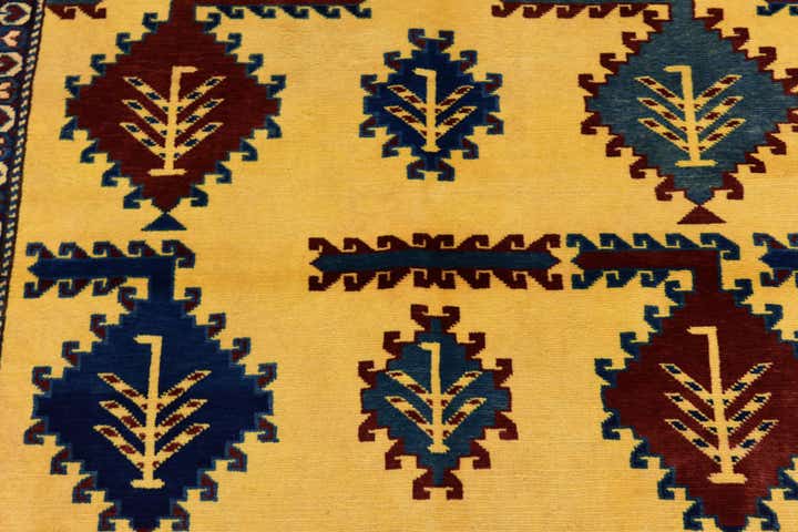 4' 3 x 5' 3 Hand Knotted Kazak Rug