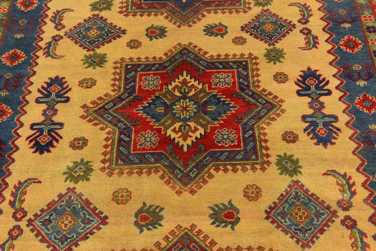 Detail image of 6' 8 x 9' 8 Hand Knotted Kazak Rug
