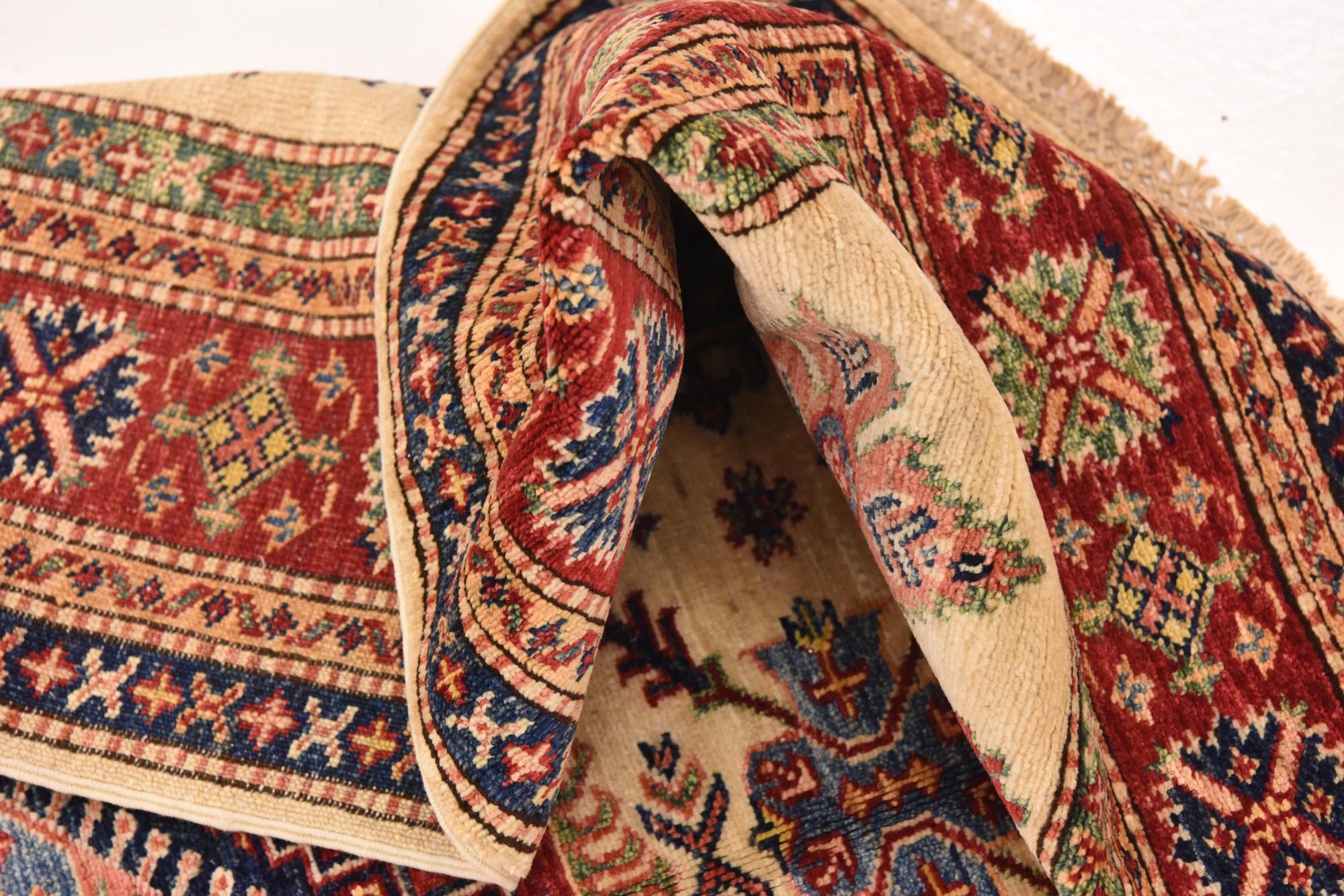 4' 10 x 6' 8 Hand Knotted Kazak Oriental Rug