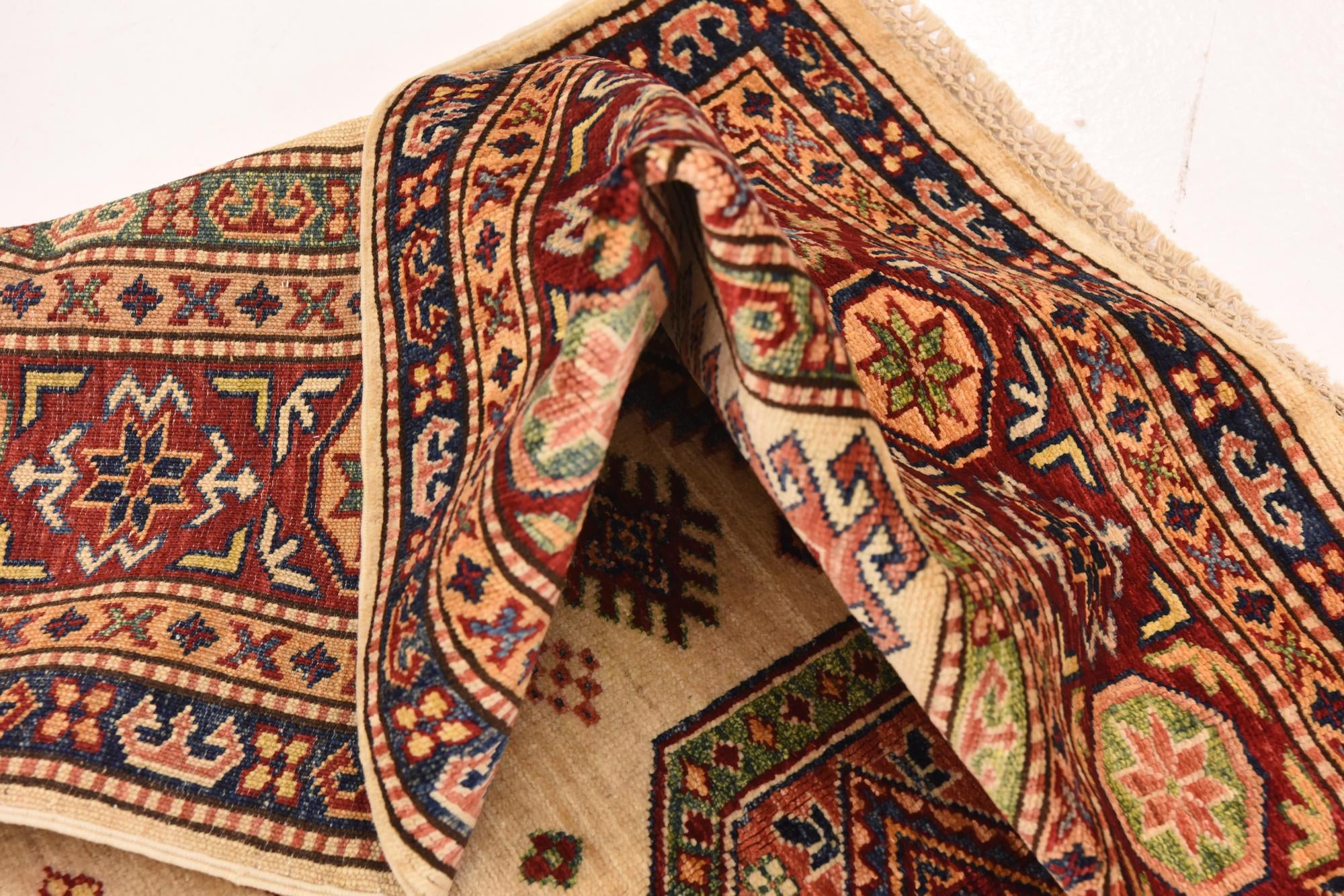 5' 6 x 7' 9 Hand Knotted Kazak Oriental Rug