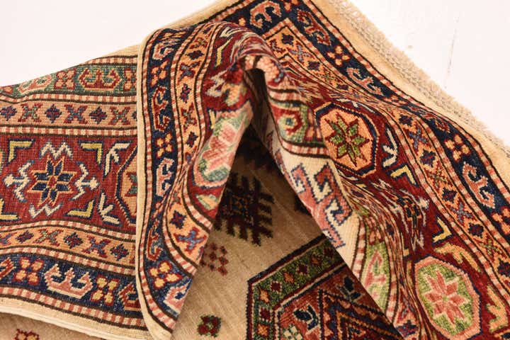 5' 6 x 7' 9 Hand Knotted Kazak Oriental Rug