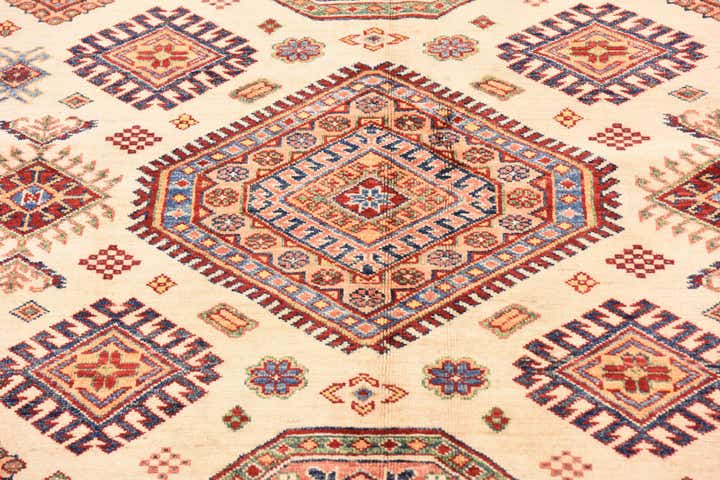 5' 6 x 7' 9 Hand Knotted Kazak Oriental Rug