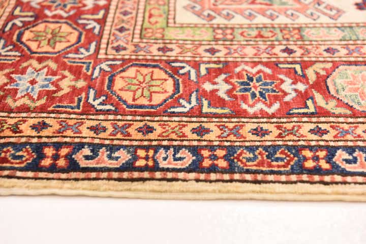 5' 6 x 7' 9 Hand Knotted Kazak Oriental Rug
