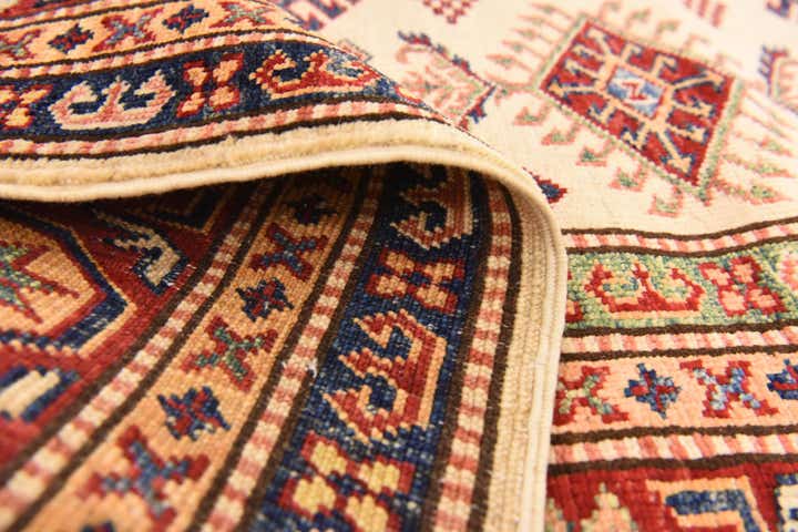 5' 6 x 7' 9 Hand Knotted Kazak Oriental Rug