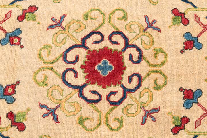 2' 8 x 4' 2 Hand Knotted Kazak Rug