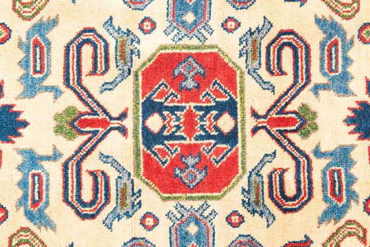 4' x 6' 1 Hand Knotted Kazak Rug