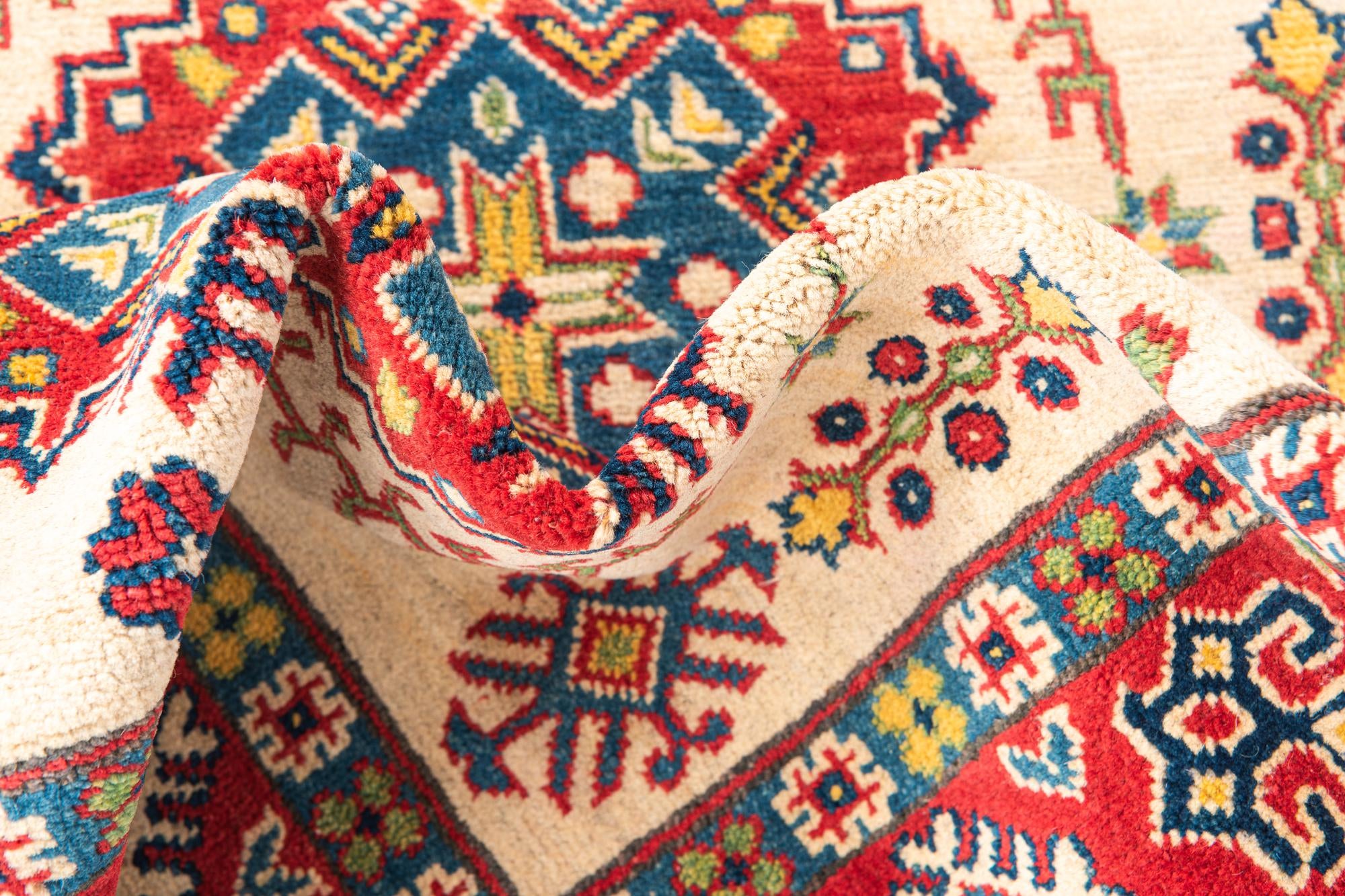 4' x 6' 1 Hand Knotted Kazak Rug