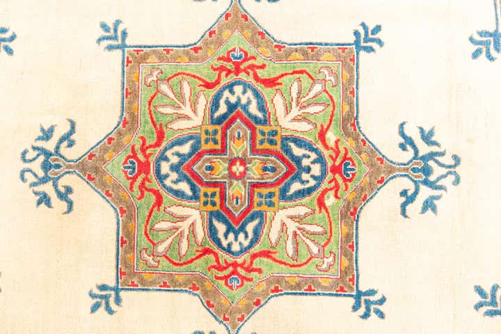 5' 6 x 7' 8 Hand Knotted Kazak Rug