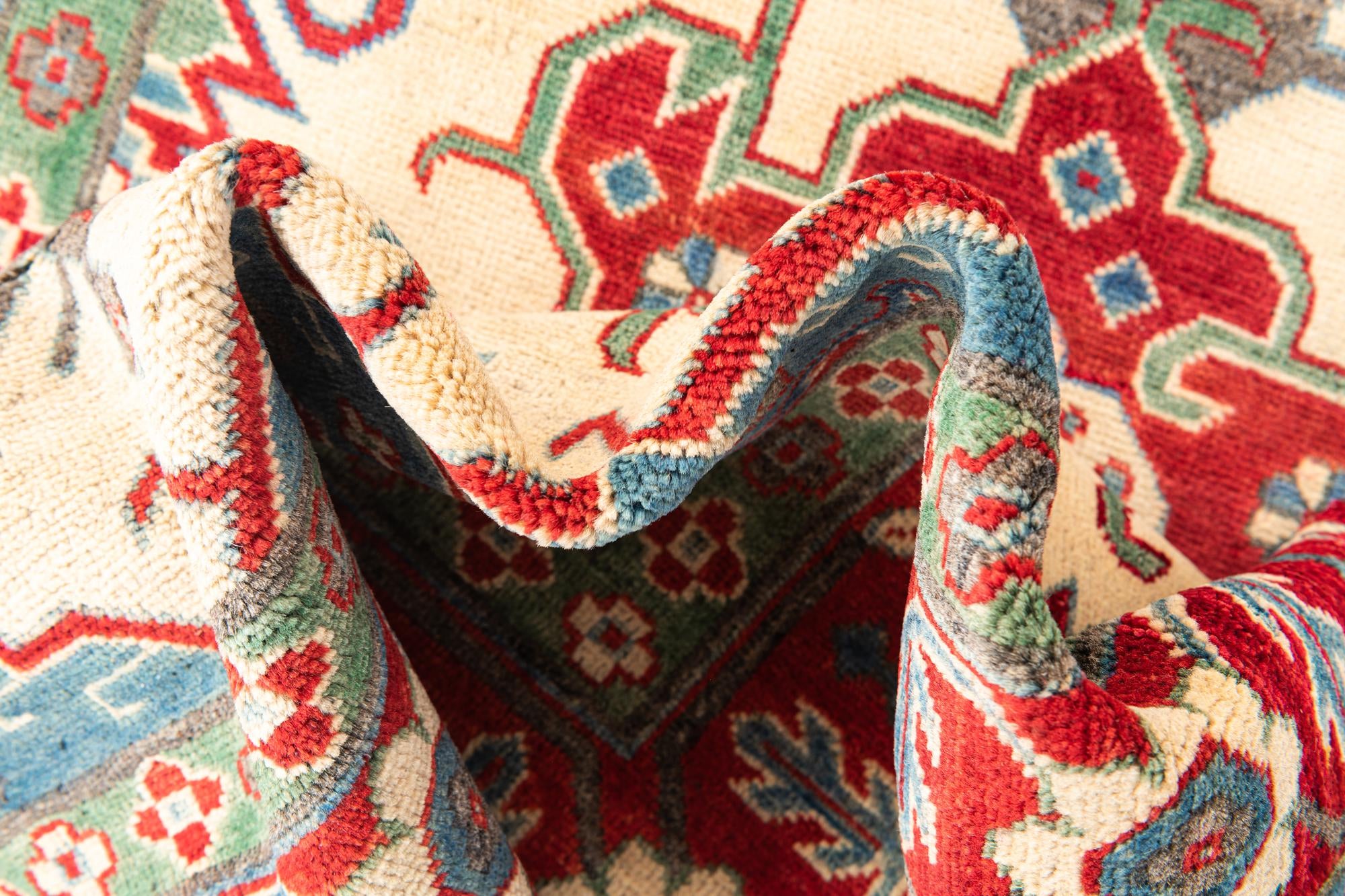 4' x 6' 1 Hand Knotted Kazak Rug