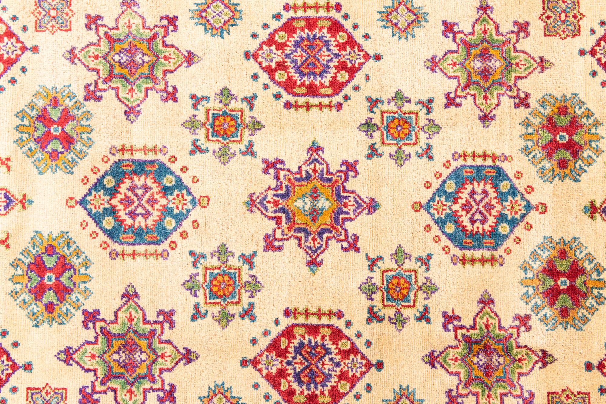 4' x 6' 1 Hand Knotted Kazak Rug