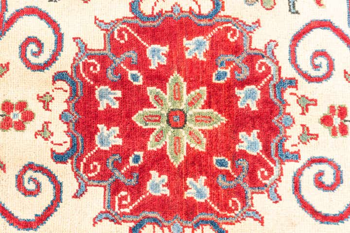 2' 8 x 4' Hand Knotted Kazak Rug