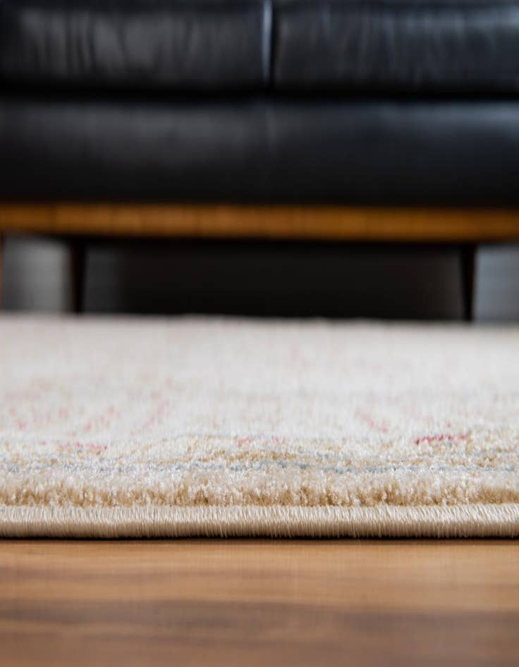 Detail image of 3' 3 x 5' 3 Kensington Rug