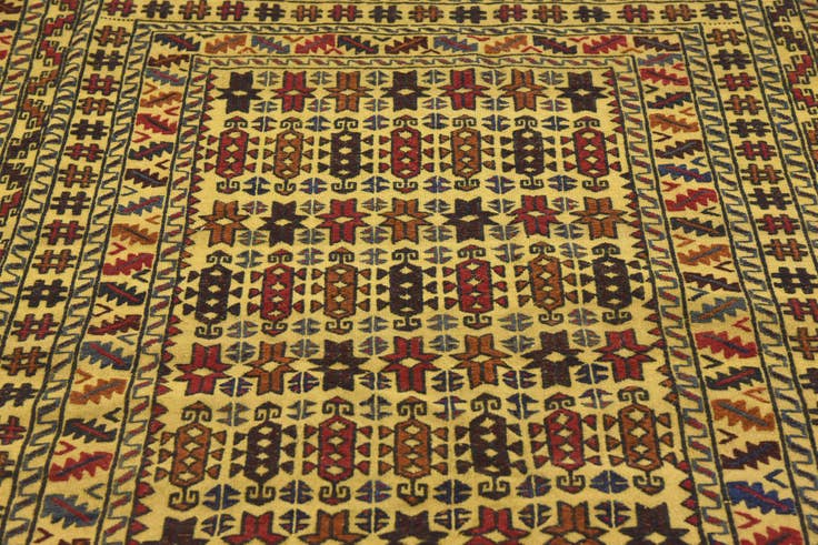 Detail image of 4' x 6' 8 Hand Woven Kilim Afghan Wool Rug
