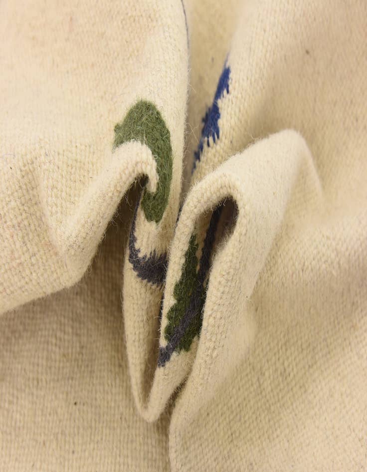 Detail image of 5' 6 x 7' 8  Hand Woven Kilim Dhurrie Wool Rug