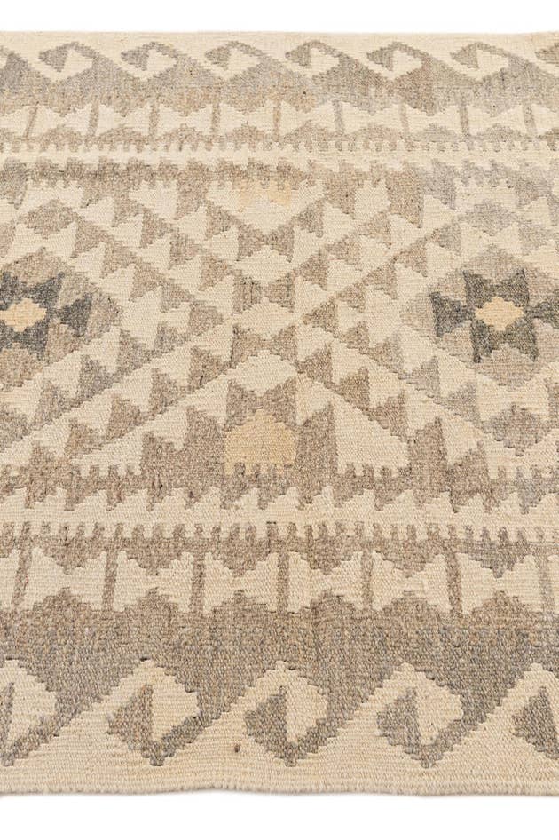 Detail image of 3' 4 x 5' Hand Woven Kilim Maymana Wool Rug