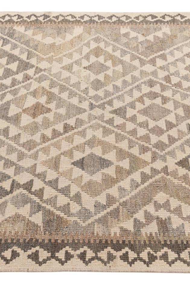 Detail image of 3' 9 x 5' 4 Hand Woven Kilim Maymana Wool Rug