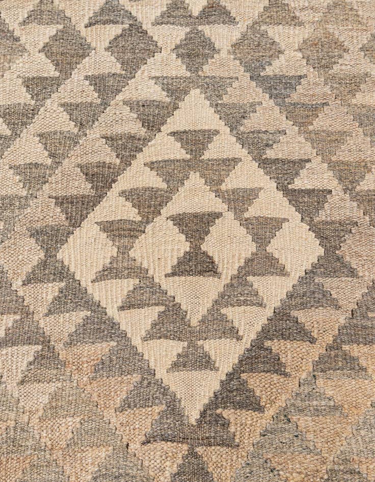 Detail image of 4' x 5' 8  Hand Woven Kilim Maymana Wool Rug