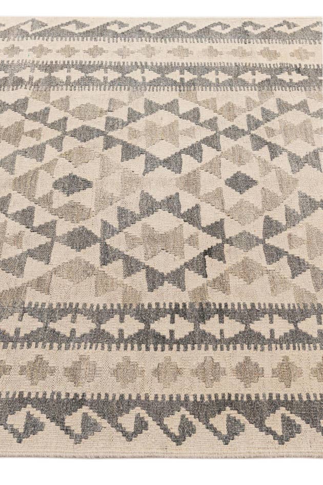 Detail image of 3' 11 x 5' 5 Hand Woven Kilim Maymana Wool Rug