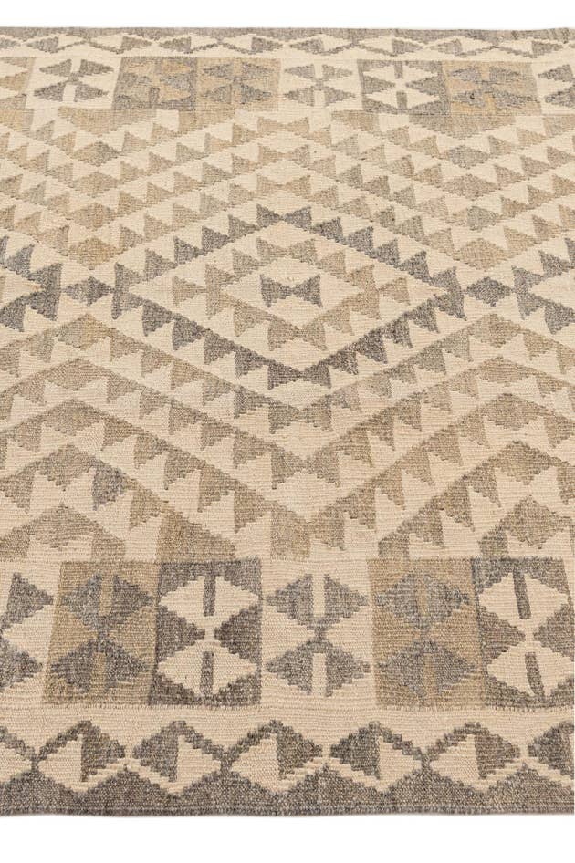 Detail image of 4' x 5' 11 Hand Woven Kilim Maymana Wool Rug