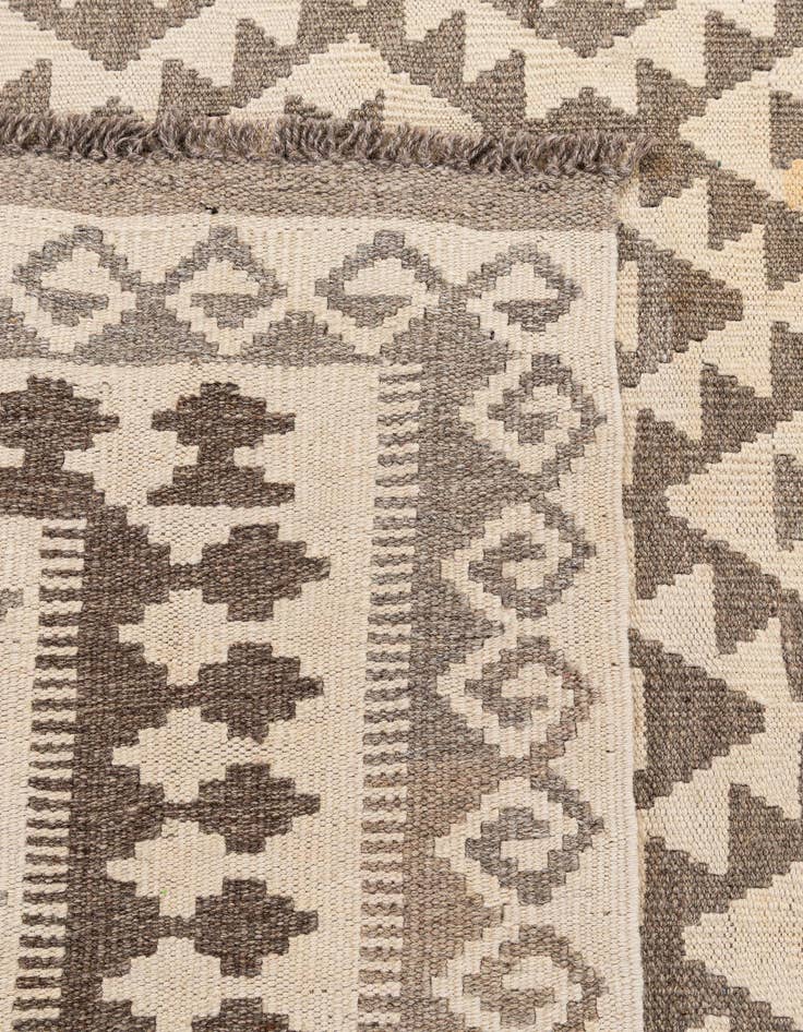 Detail image of 4' 1 x 5' 10  Hand Woven Kilim Maymana Wool Rug