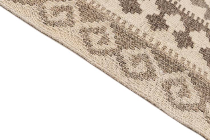 Detail image of 4' 1 x 5' 10 Hand Woven Kilim Maymana Wool Rug