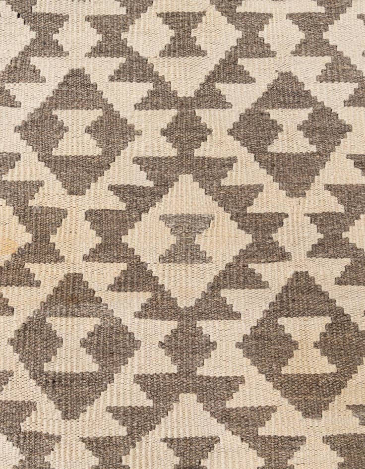Detail image of 4' 1 x 5' 10  Hand Woven Kilim Maymana Wool Rug