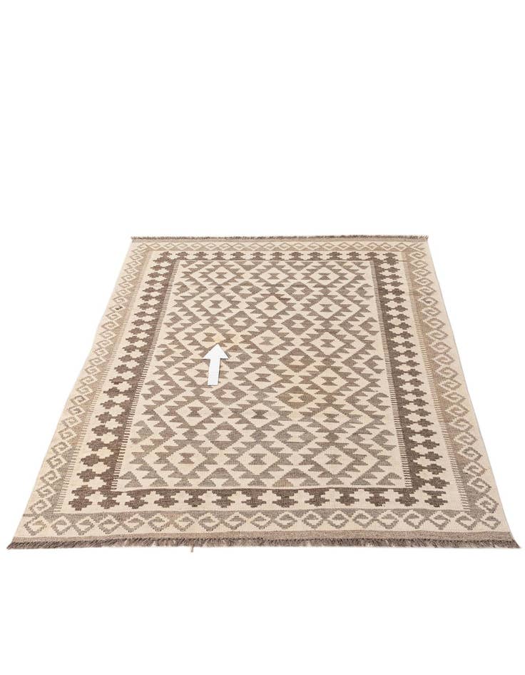 Detail image of 4' 1 x 5' 10  Hand Woven Kilim Maymana Wool Rug