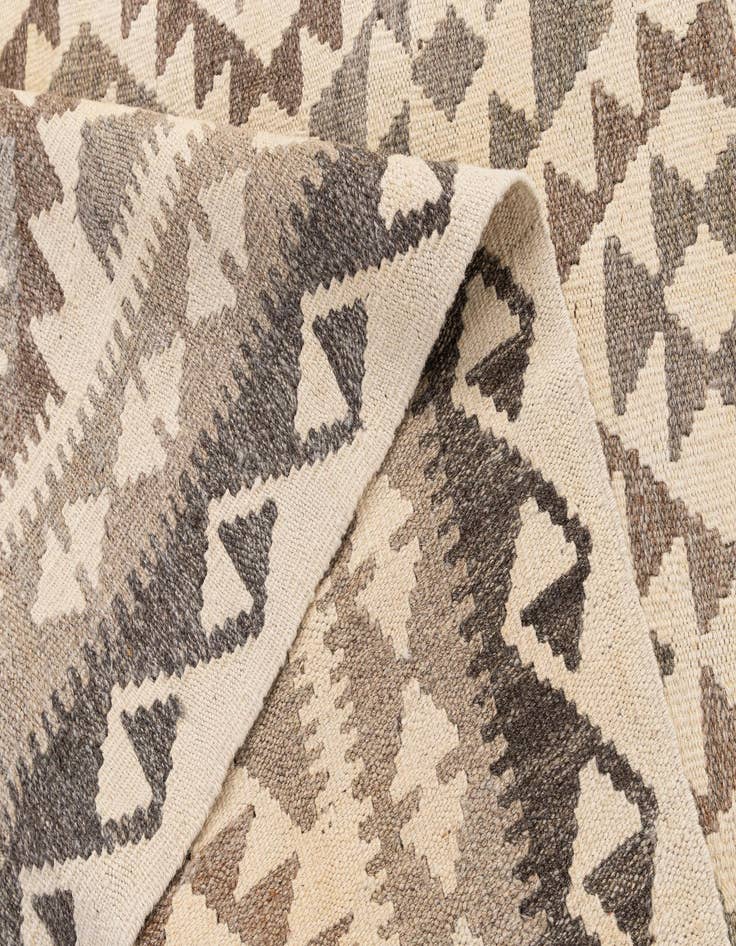 Detail image of 4' 1 x 5' 11  Hand Woven Kilim Maymana Wool Rug