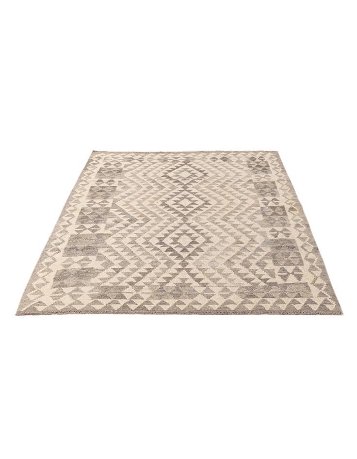 Detail image of 4' 1 x 5' 10 Hand Woven Kilim Maymana Wool Rug