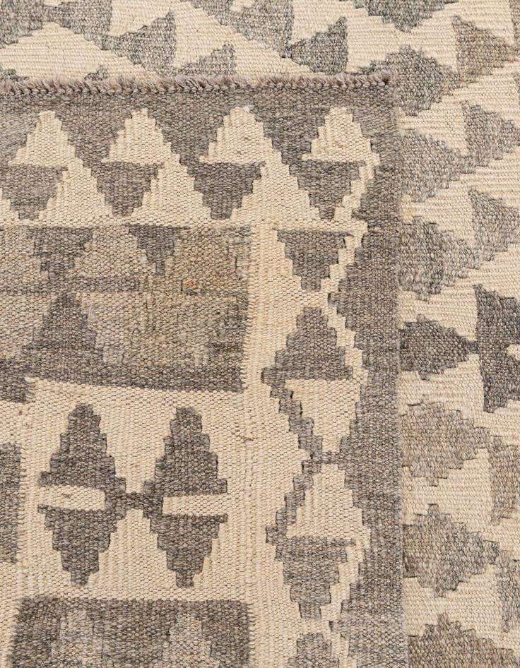 Detail image of 4' 1 x 5' 10  Hand Woven Kilim Maymana Wool Rug