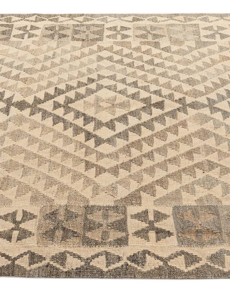 Detail image of 4' 1 x 5' 10  Hand Woven Kilim Maymana Wool Rug