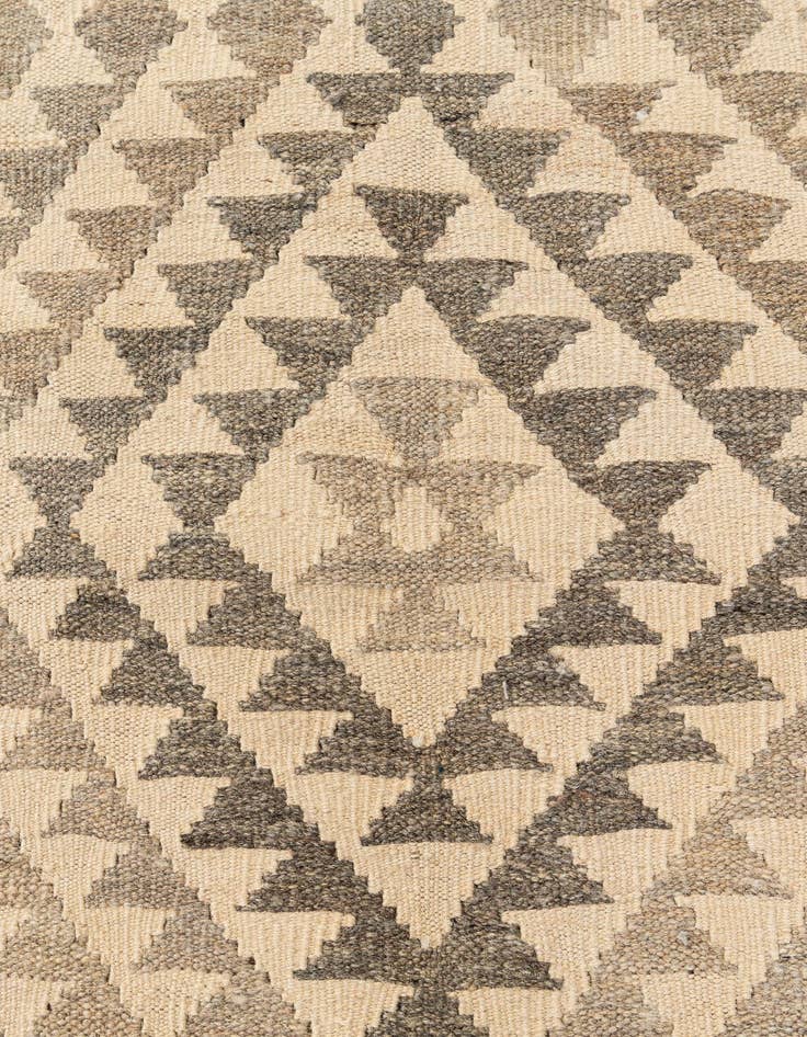 Detail image of 4' 1 x 5' 10  Hand Woven Kilim Maymana Wool Rug