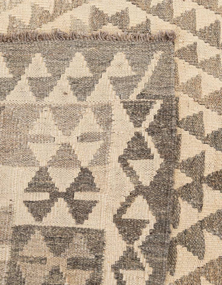 Detail image of 4' 1 x 5' 10  Hand Woven Kilim Maymana Wool Rug