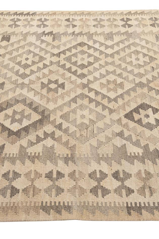 Detail image of 4' x 6' 7 Hand Woven Kilim Maymana Wool Rug