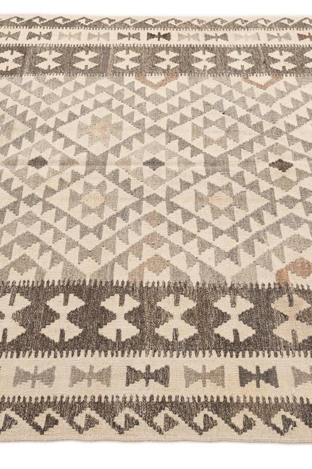 Detail image of 5' x 6' 7 Hand Woven Kilim Maymana Wool Rug