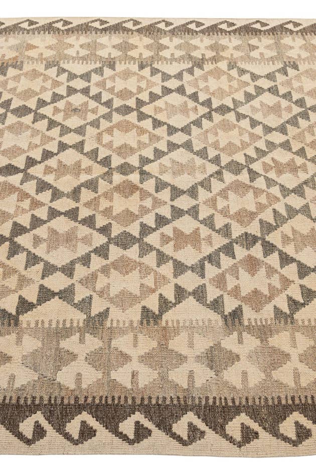 Detail image of 4' 11 x 6' 5 Hand Woven Kilim Maymana Wool Rug