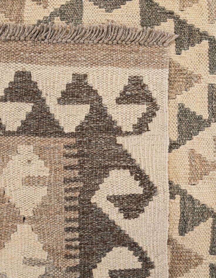Detail image of 4' 11 x 6' 5  Hand Woven Kilim Maymana Wool Rug