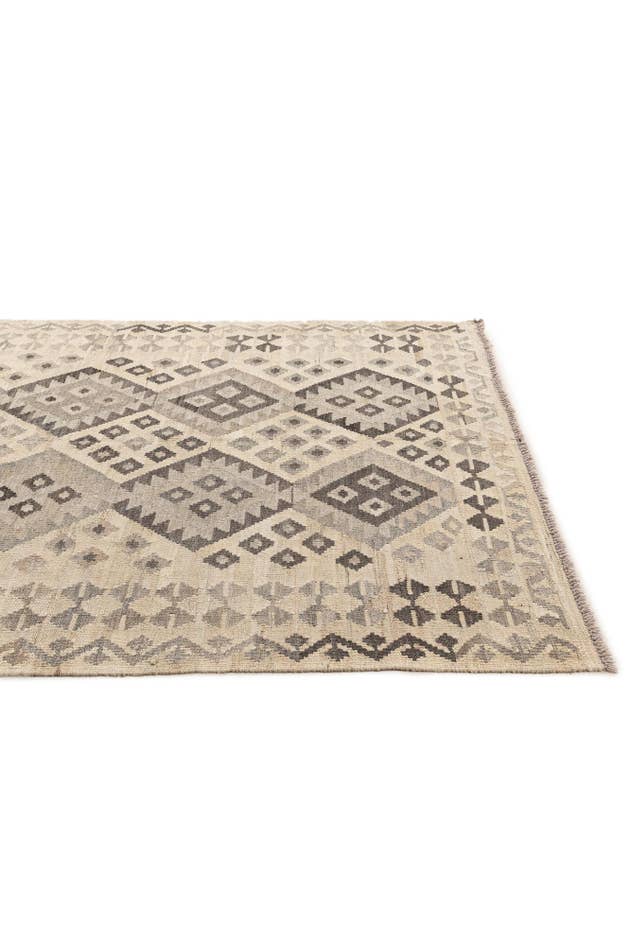 Detail image of 5' x 6' 8 Hand Woven Kilim Maymana Wool Rug
