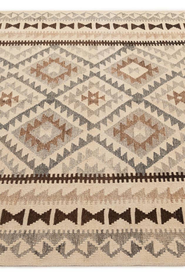 Detail image of 5' x 7' 1 Hand Woven Kilim Maymana Wool Rug