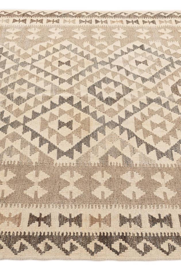 Detail image of 4' 11 x 6' 8 Hand Woven Kilim Maymana Wool Rug