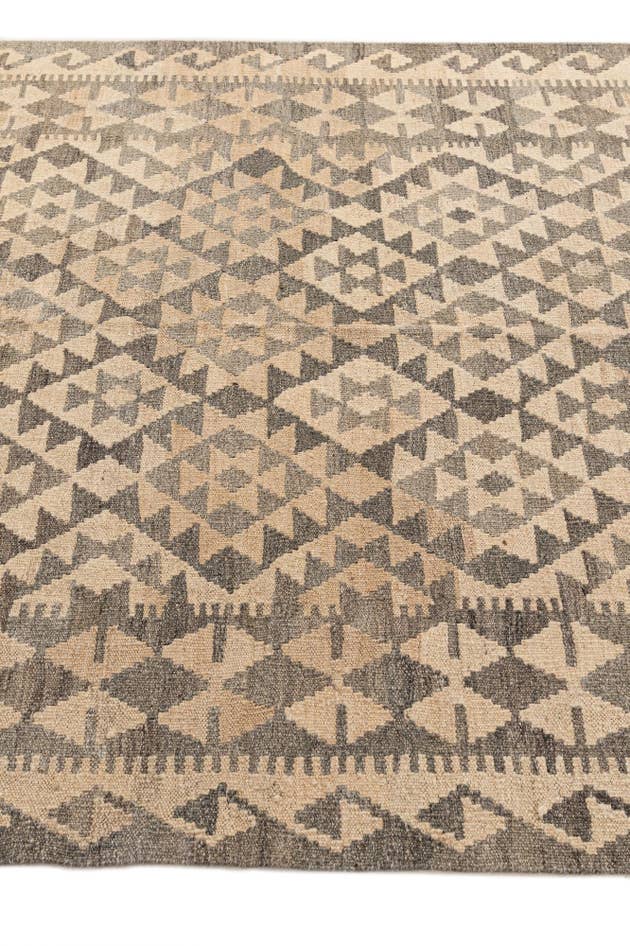 Detail image of 4' 11 x 6' 11 Hand Woven Kilim Maymana Wool Rug