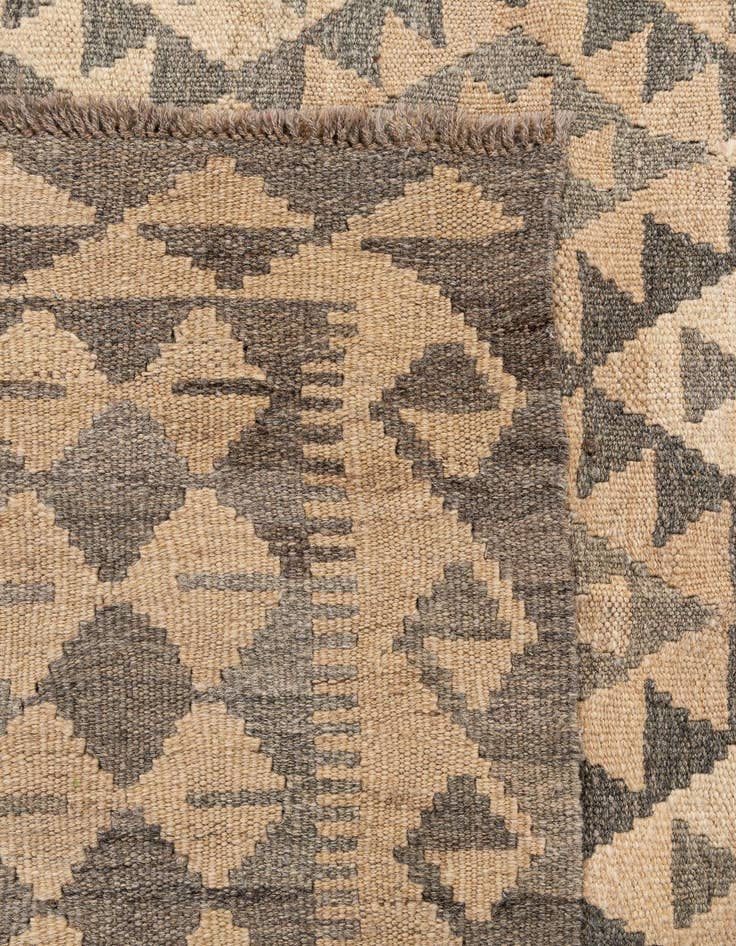 Detail image of 4' 11 x 6' 11  Hand Woven Kilim Maymana Wool Rug