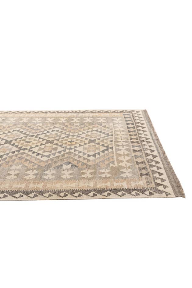 Detail image of 4' 11 x 6' 9 Hand Woven Kilim Maymana Wool Rug