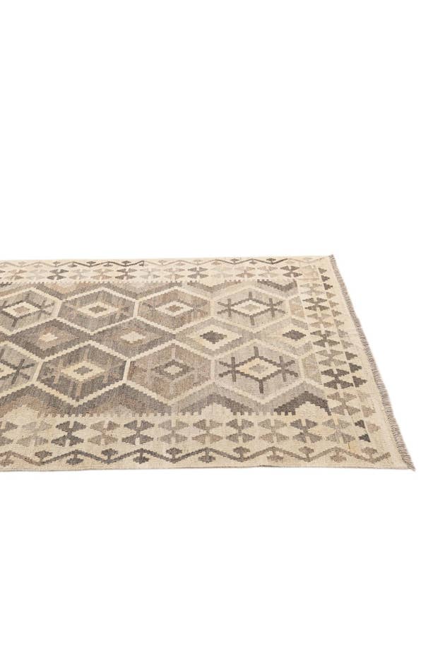 Detail image of 5' 2 x 6' 8 Hand Woven Kilim Maymana Wool Rug