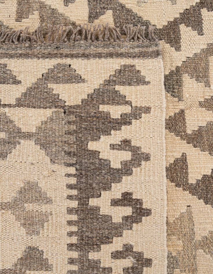 Detail image of 5' 1 x 6' 8  Hand Woven Kilim Maymana Wool Rug